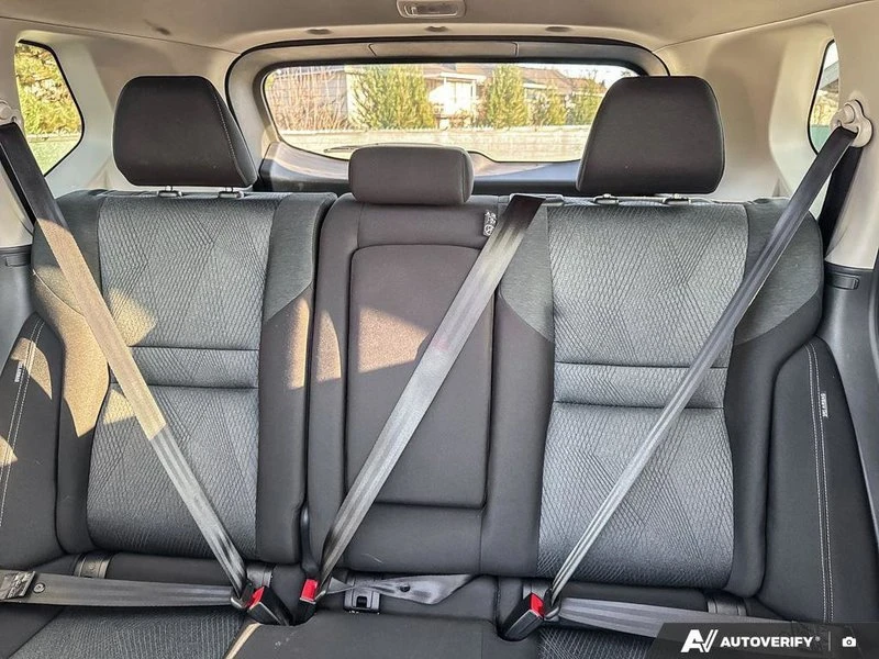 2025 Nissan Rogue - Image 10 of 20