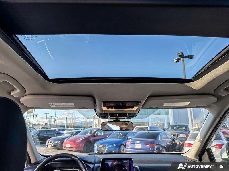 2025 Nissan Rogue - Image 18 of 20