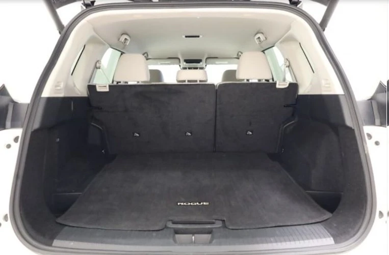 2025 Nissan Rogue - Image 12 of 13