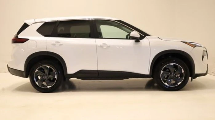2025 Nissan Rogue - Image 2 of 13