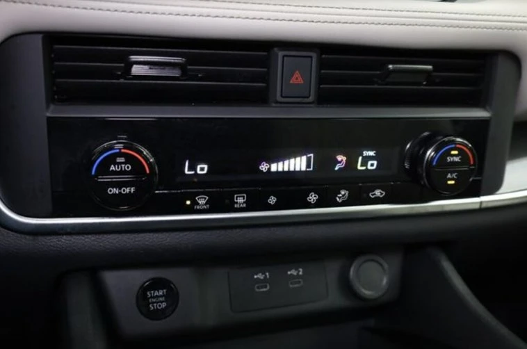 2025 Nissan Rogue - Image 9 of 13