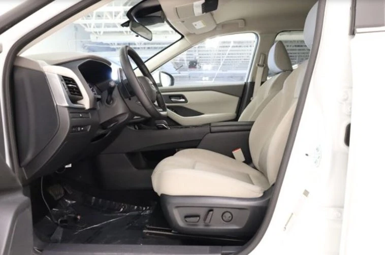 2025 Nissan Rogue - Image 5 of 13
