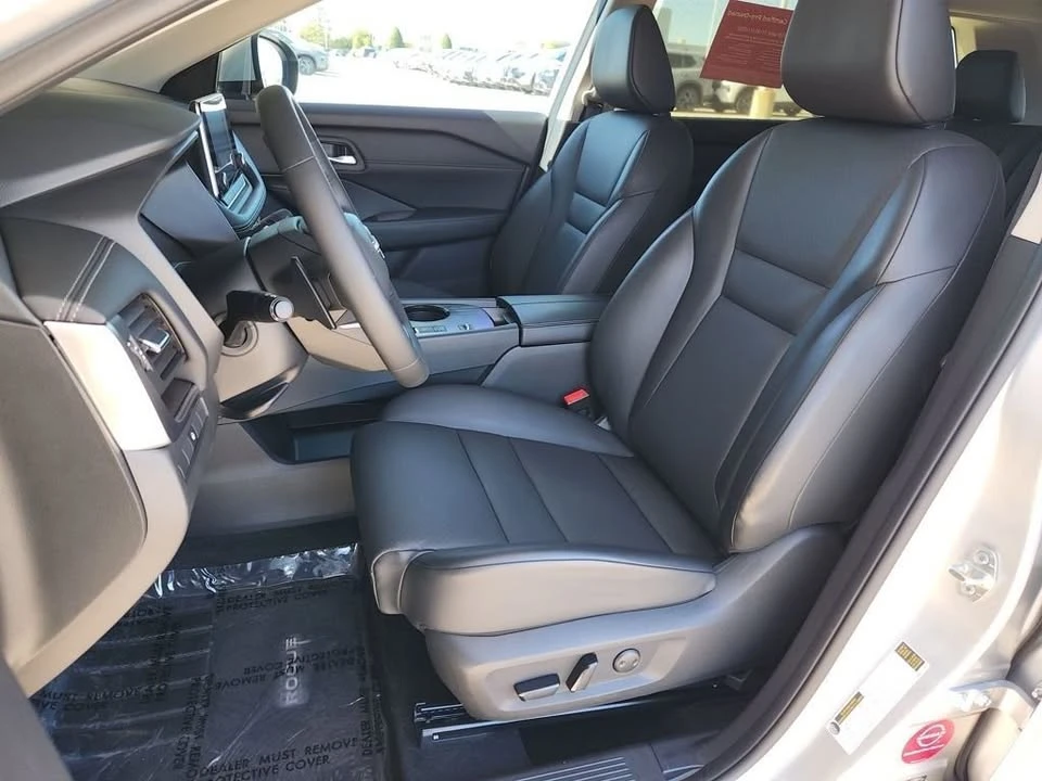 2025 Nissan Rogue - Image 7 of 12