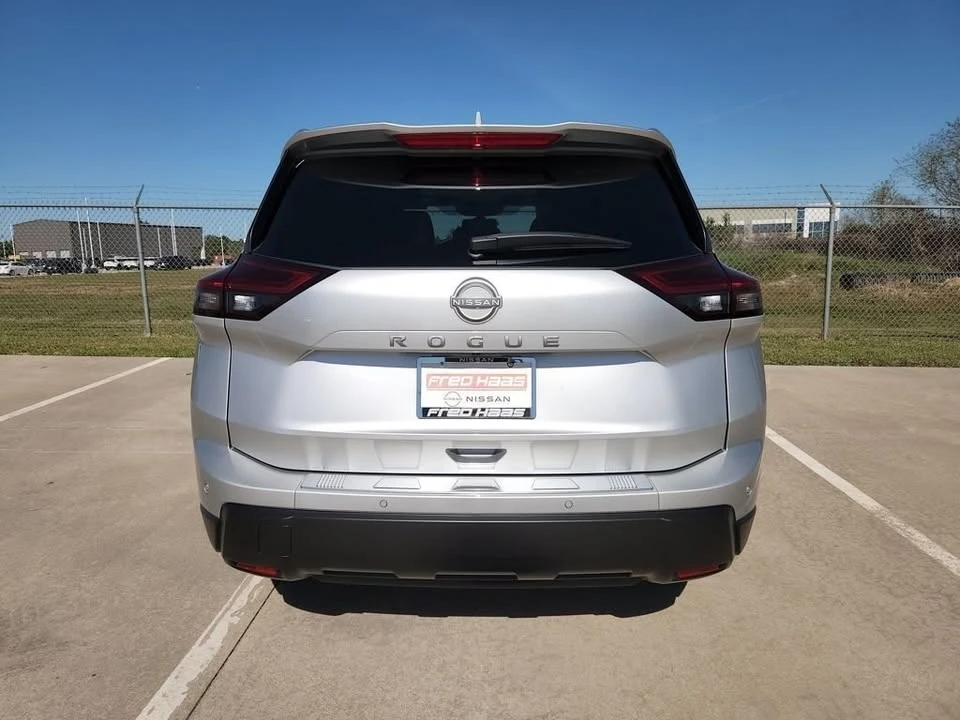 2025 Nissan Rogue - Image 5 of 12