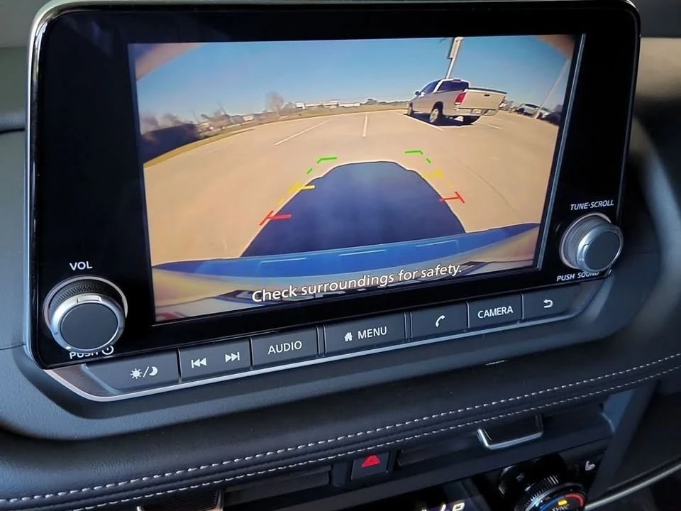 2025 Nissan Rogue - Image 9 of 12