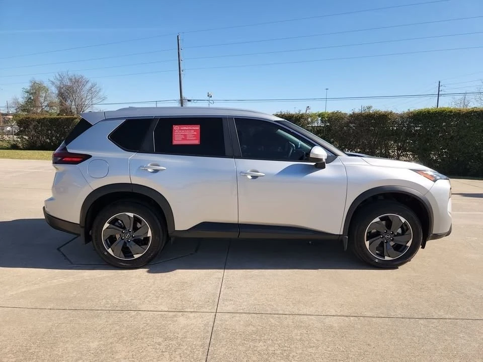 2025 Nissan Rogue - Image 3 of 12