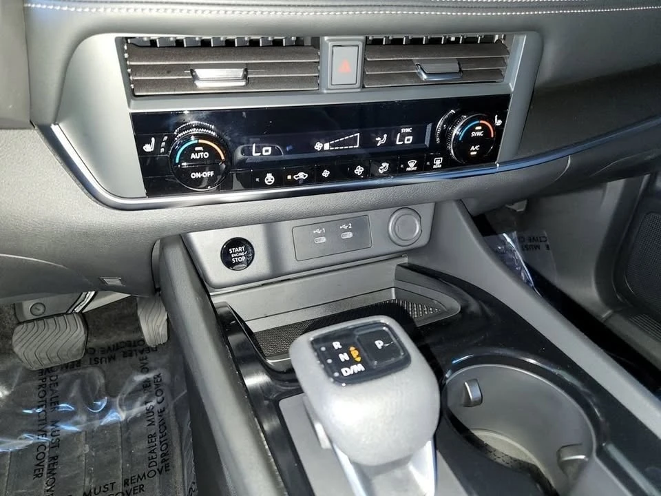 2025 Nissan Rogue - Image 10 of 12