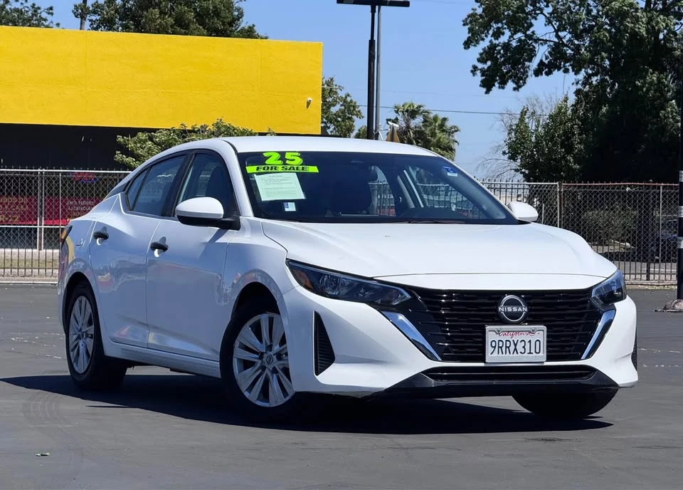 2025 Nissan Sentra 8th Gen - Image 2 of 15