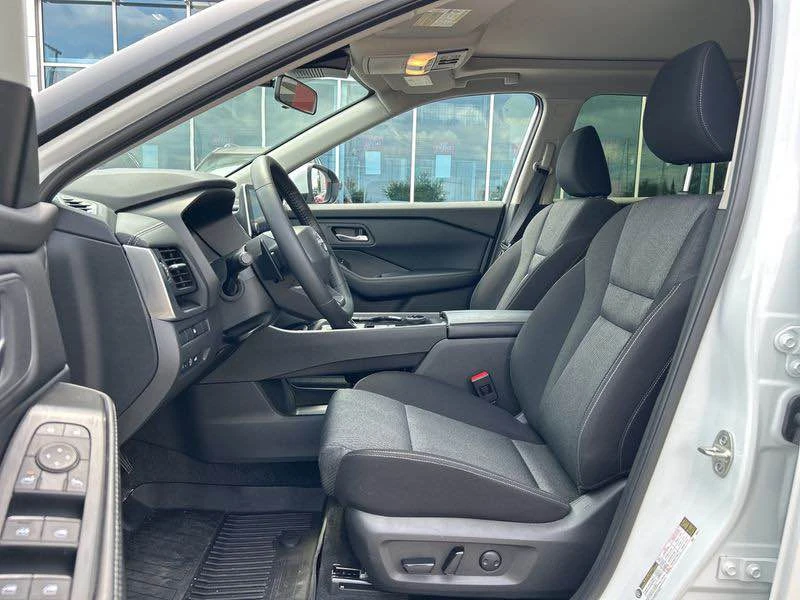 2025 Nissan Rogue - Image 11 of 15