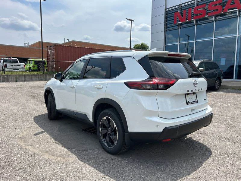 2025 Nissan Rogue - Image 9 of 15