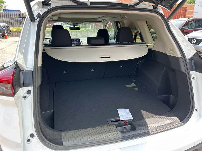 2025 Nissan Rogue - Image 8 of 15