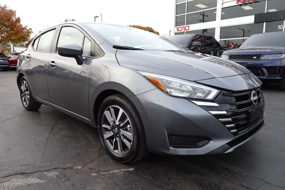 2025 Nissan Versa - Image 2 of 17