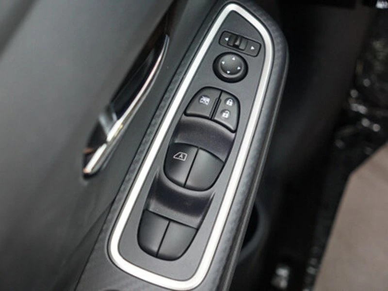 2025 Nissan Versa - Image 12 of 20