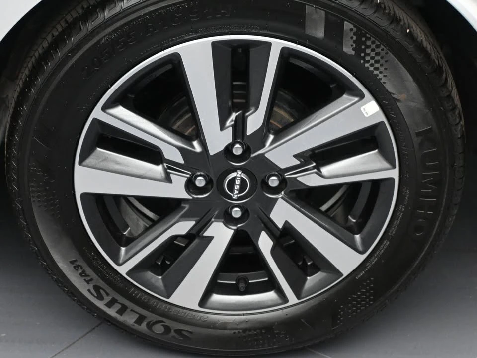 2025 Nissan Versa - Image 10 of 19