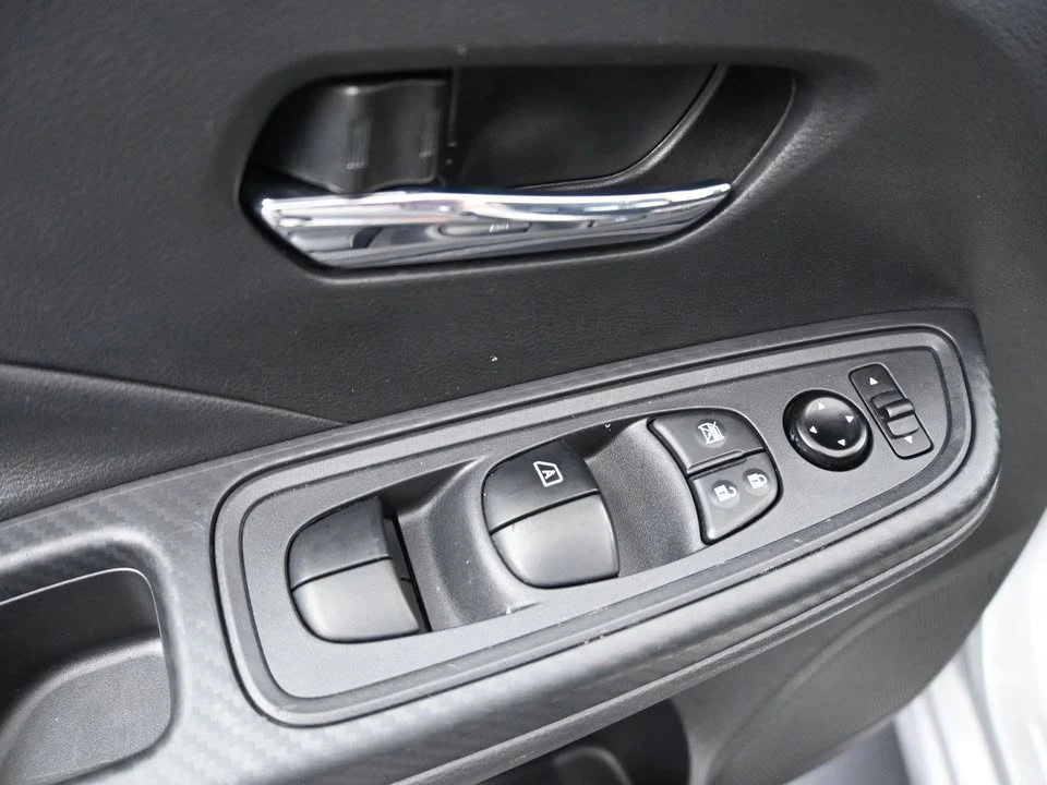 2025 Nissan Versa - Image 7 of 19