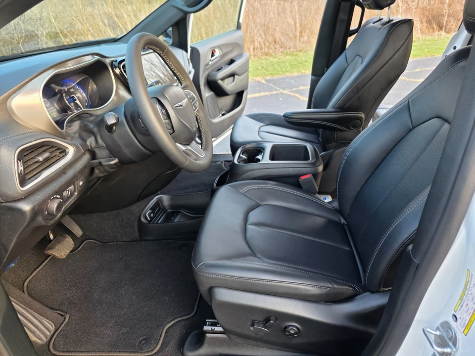 2025 Honda Odyssey - Image 19 of 21