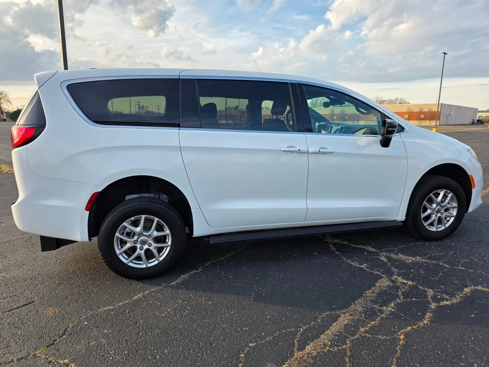2025 Honda Odyssey - Image 8 of 21