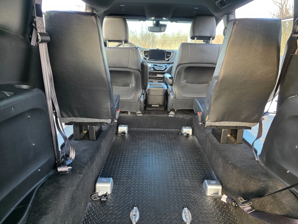 2025 Honda Odyssey - Image 15 of 21