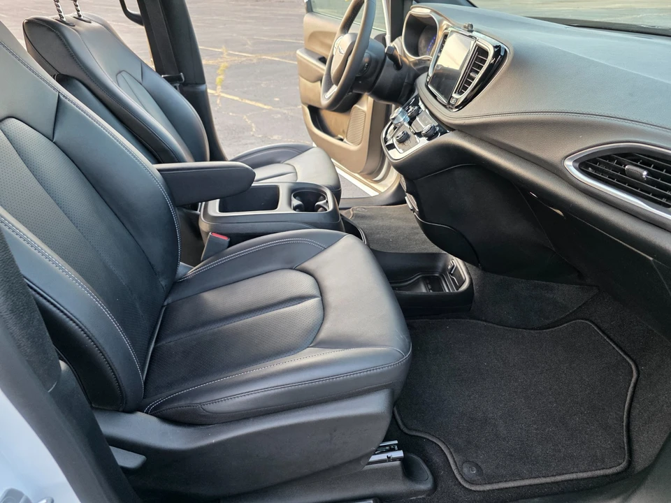 2025 Honda Odyssey - Image 20 of 21