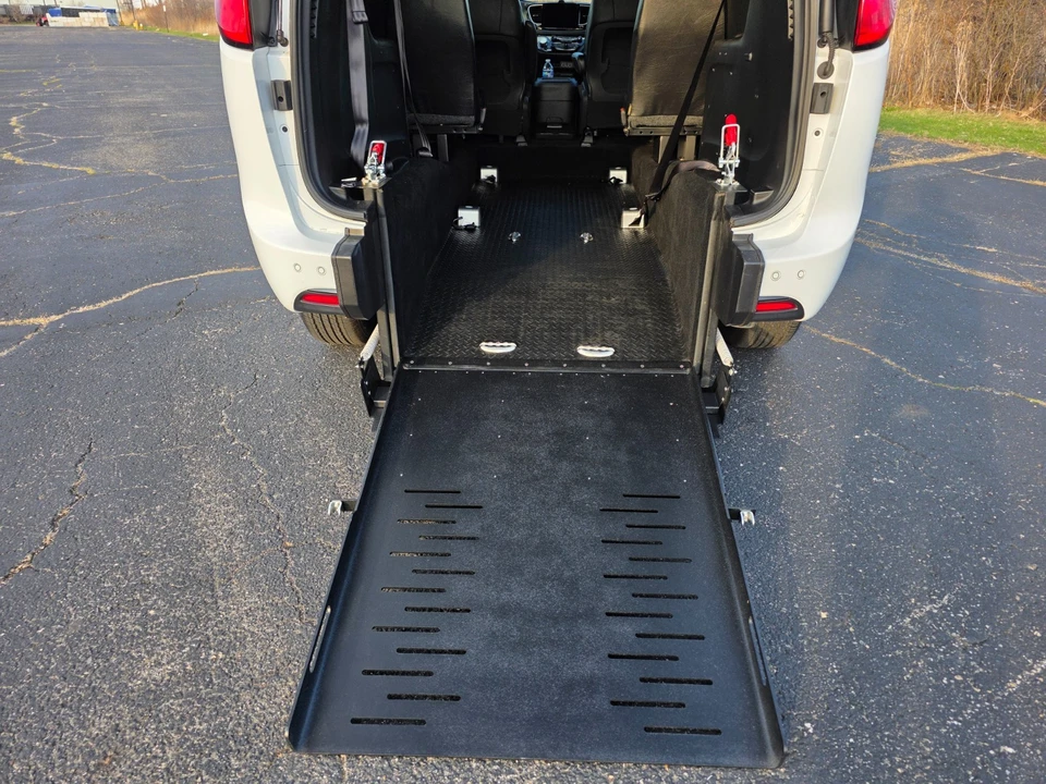 2025 Honda Odyssey - Image 13 of 21