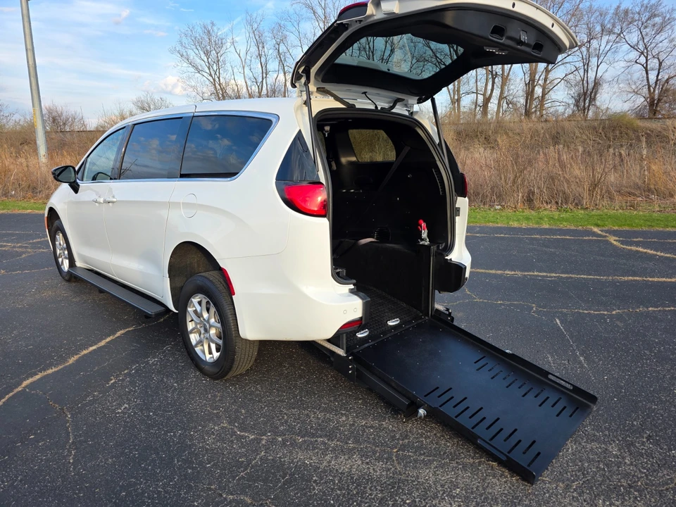 2025 Honda Odyssey - Image 2 of 21
