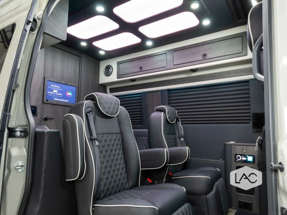 2025 Mercedes-Benz VS30 Sprinter - Image 6 of 12