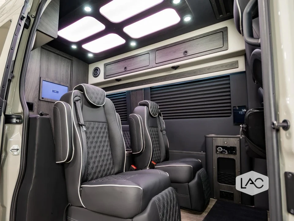 2025 Mercedes-Benz VS30 Sprinter - Image 8 of 12