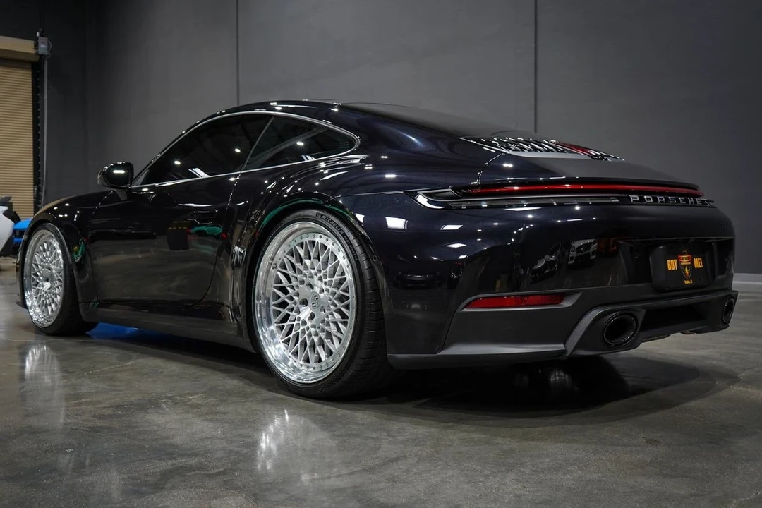 2025 Porsche 992 Carrera - Image 3 of 21