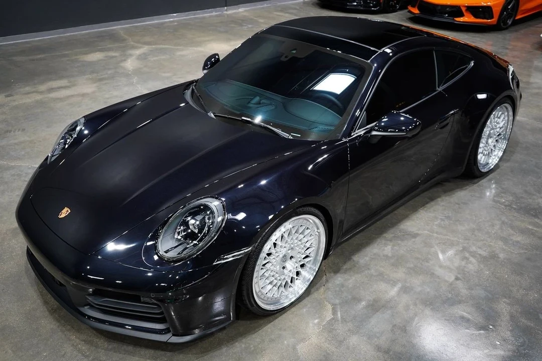 2025 Porsche 992 Carrera - Image 19 of 21