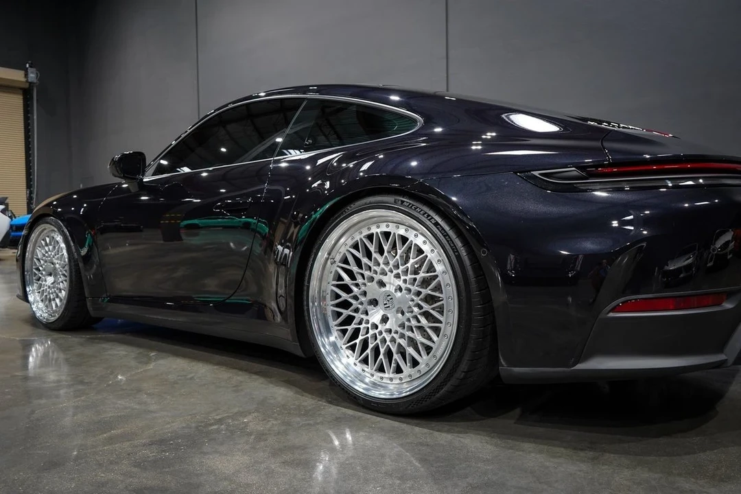 2025 Porsche 992 Carrera - Image 14 of 21