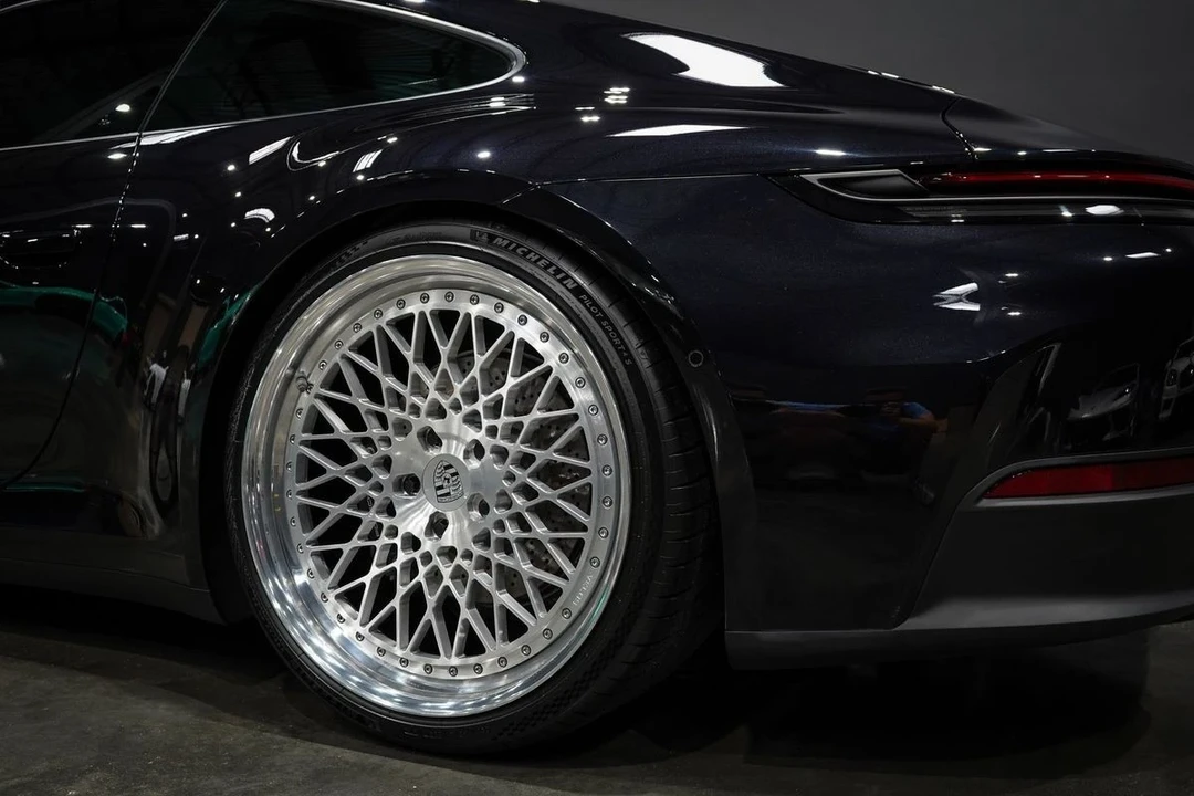 2025 Porsche 992 Carrera - Image 13 of 21