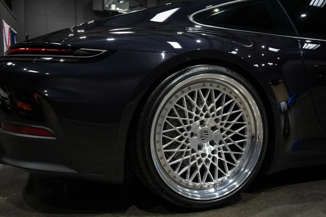 2025 Porsche 992 Carrera - Image 17 of 21