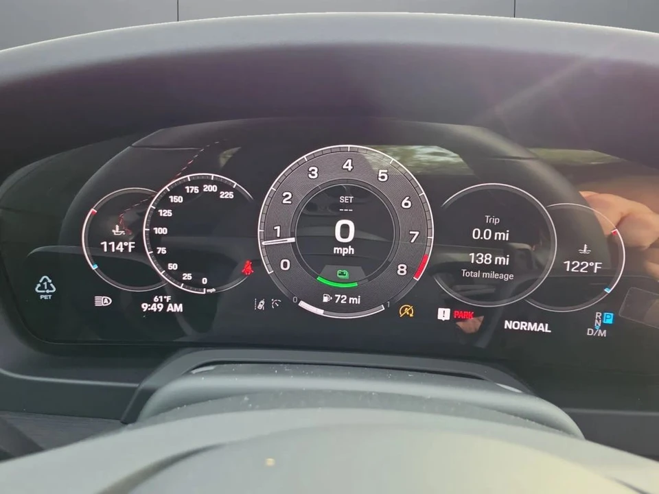 2025 Porsche 992 Carrera - Image 17 of 31