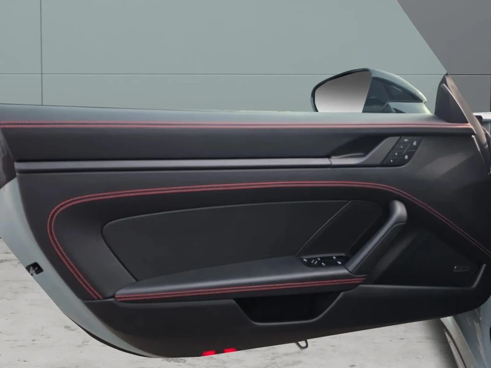 2025 Porsche 992 Carrera - Image 18 of 31