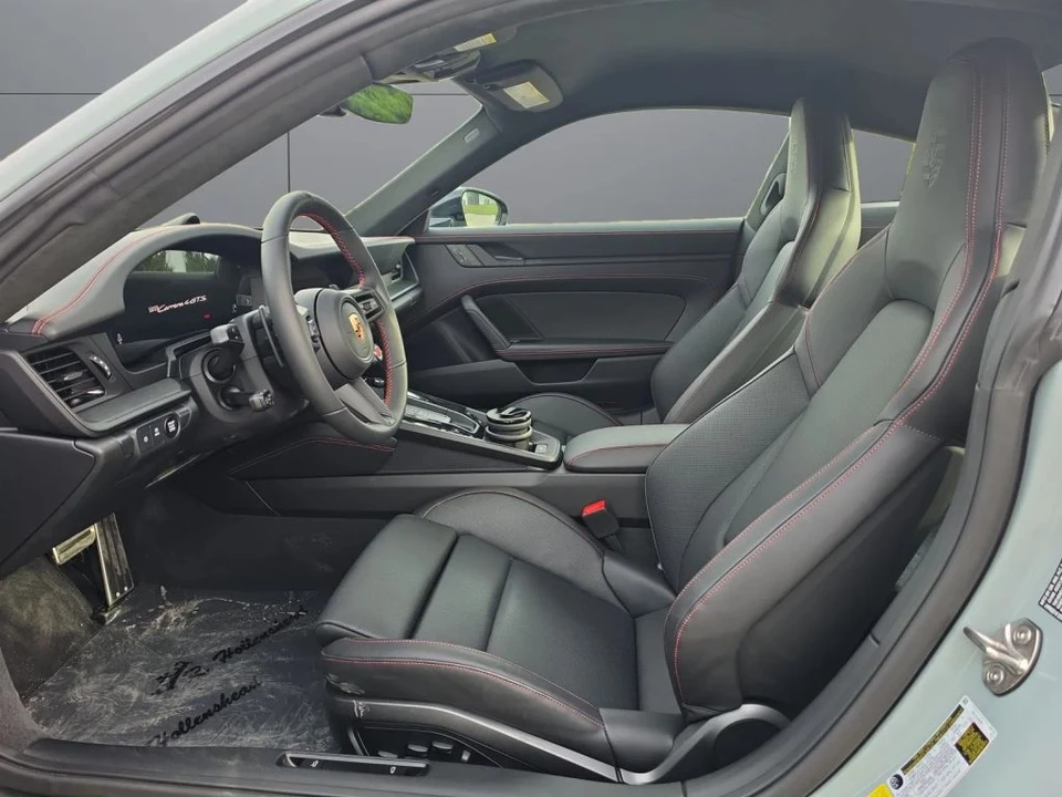 2025 Porsche 992 Carrera - Image 11 of 31