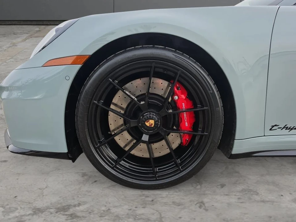 2025 Porsche 992 Carrera - Image 10 of 31