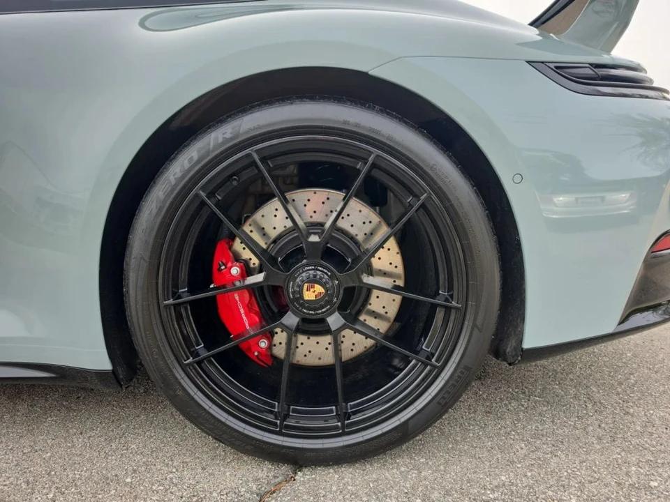 2025 Porsche 992 Carrera - Image 29 of 31