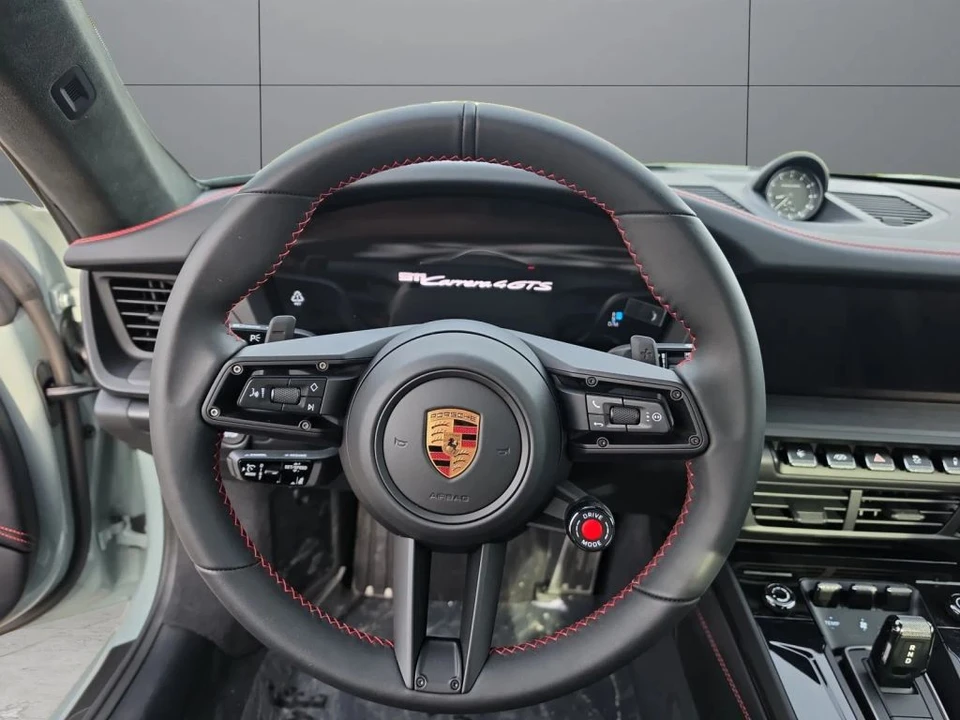 2025 Porsche 992 Carrera - Image 12 of 31