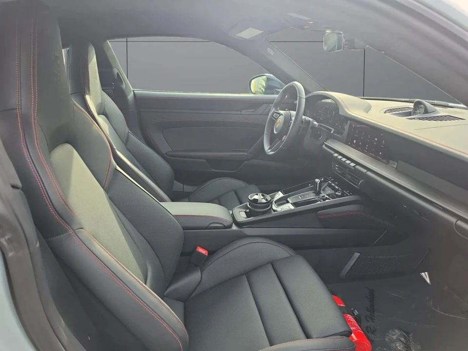 2025 Porsche 992 Carrera - Image 16 of 31