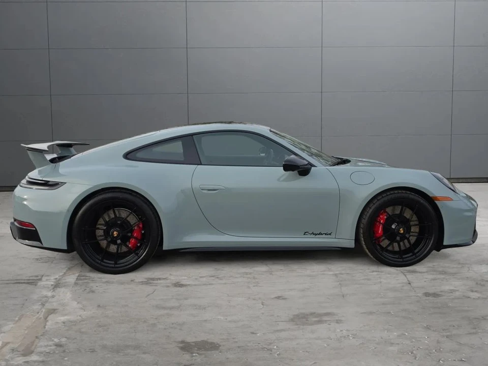 2025 Porsche 992 Carrera - Image 7 of 31