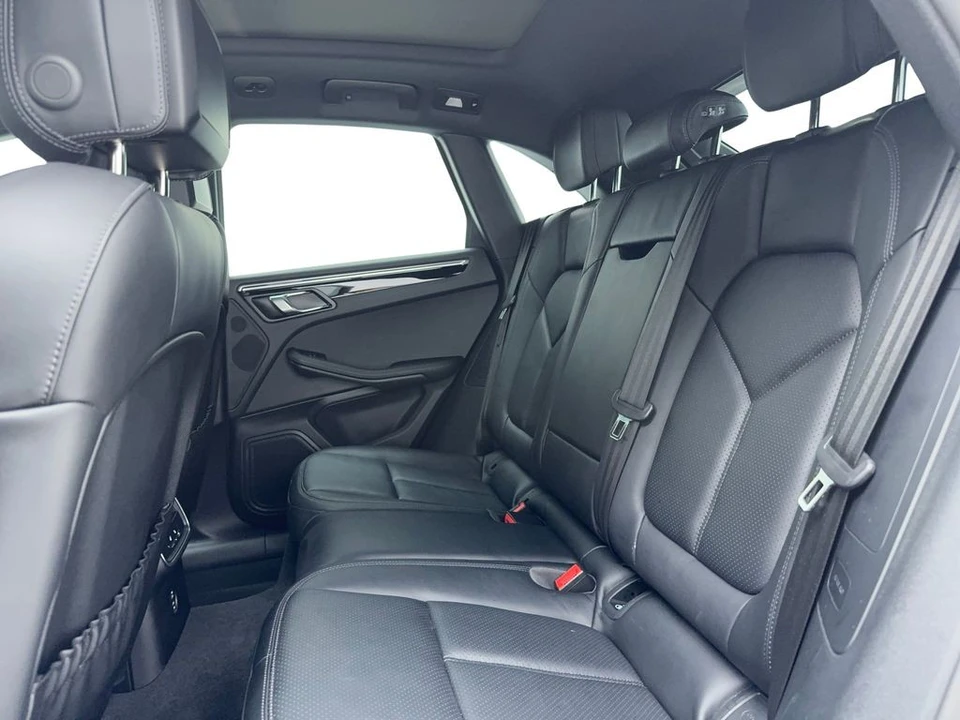 2025 Porsche Macan Electric - Image 16 of 21