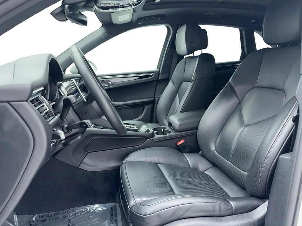 2025 Porsche Macan Electric - Image 13 of 21