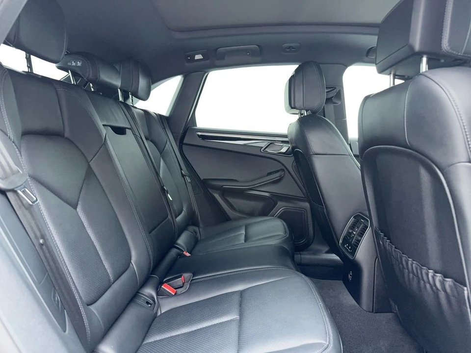 2025 Porsche Macan Electric - Image 17 of 21