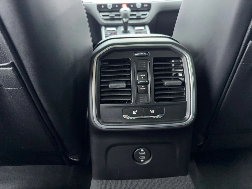 2025 Porsche Macan Electric - Image 21 of 21