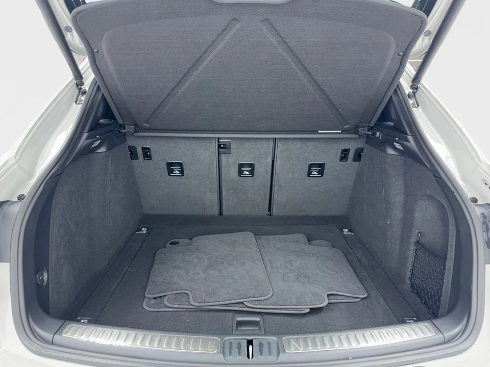 2025 Porsche Macan Electric - Image 19 of 21