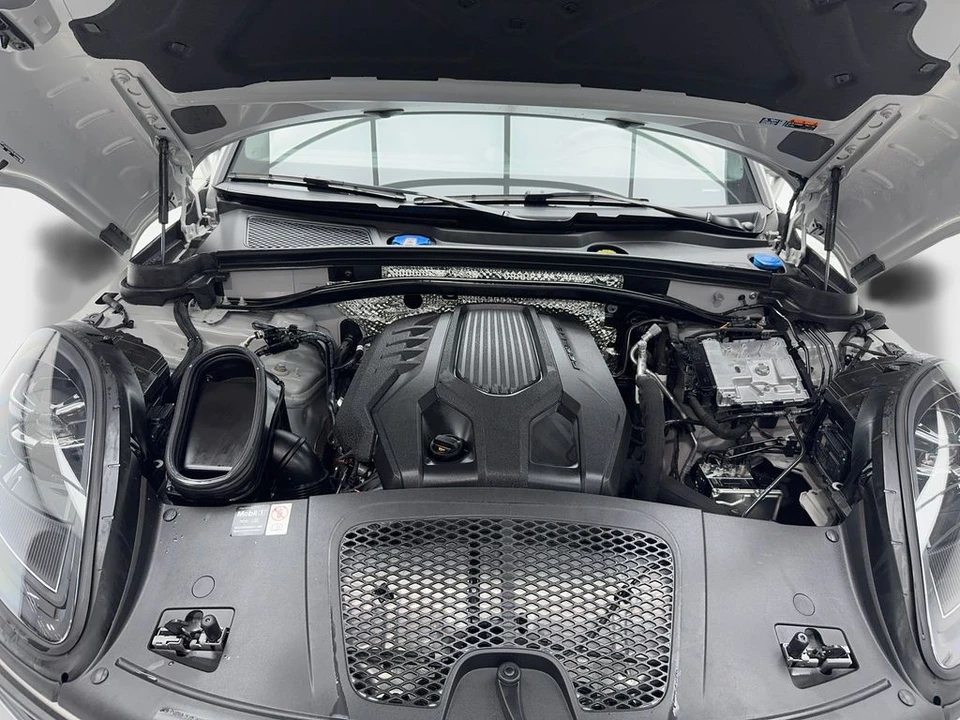 2025 Porsche Macan Electric - Image 12 of 21