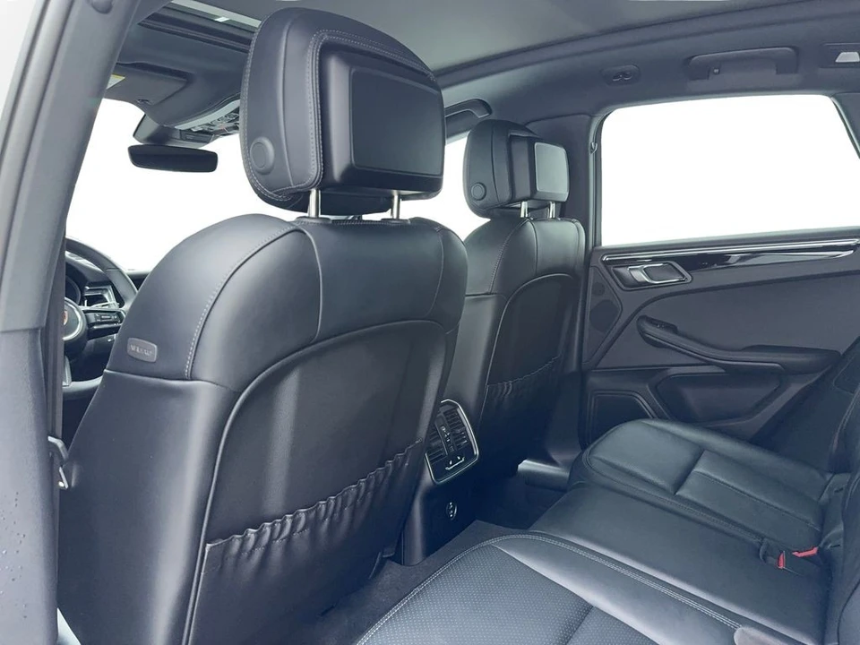 2025 Porsche Macan Electric - Image 14 of 21