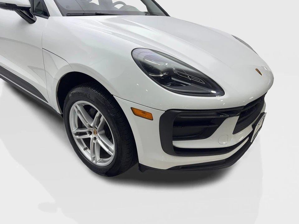 2025 Porsche Macan T - Image 19 of 21