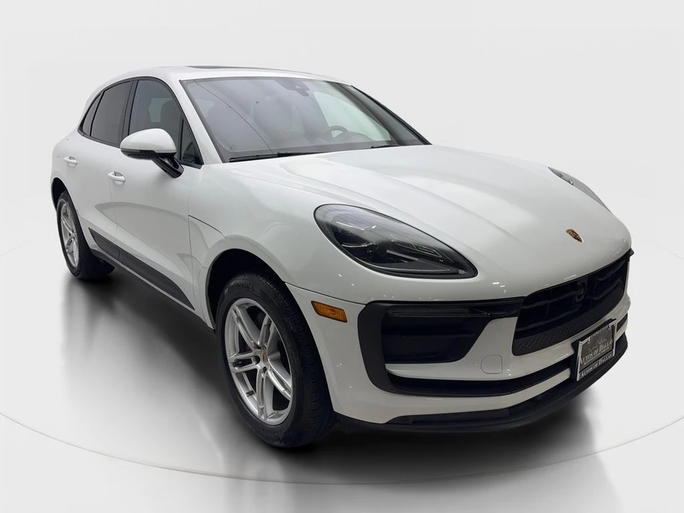 2025 Porsche Macan T - Image 4 of 21