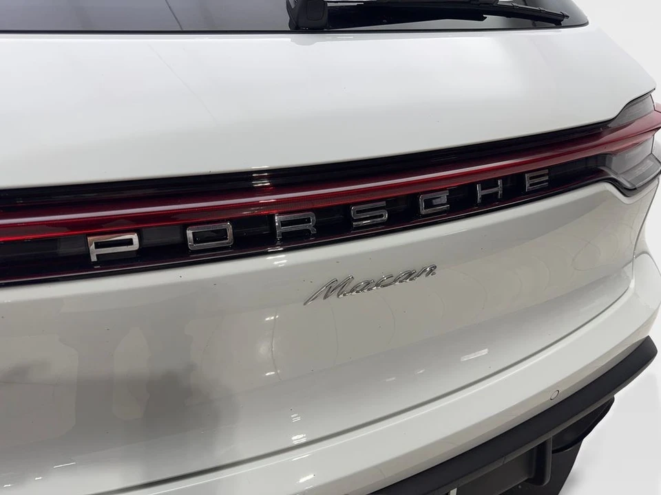 2025 Porsche Macan T - Image 20 of 21